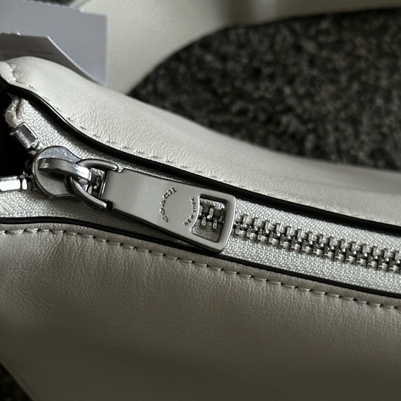 Coach convertible PACE bag W/Beachball bag charm - Picture 8 of 13